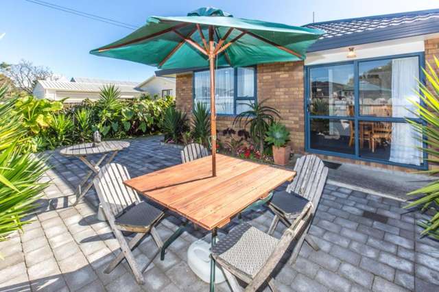 Relaxed Family Living On Simpson Road