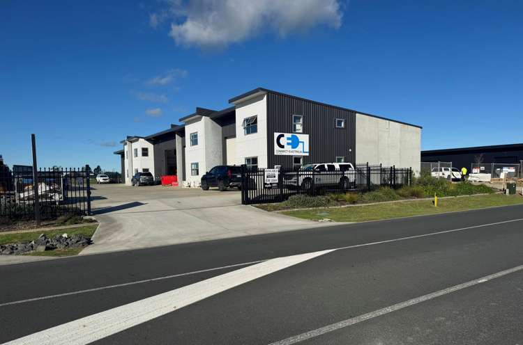 2/129 Ingram Road Rukuhia_1