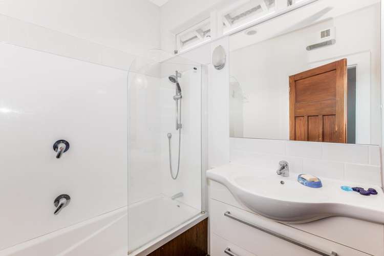 2A Severn Street Island Bay_20