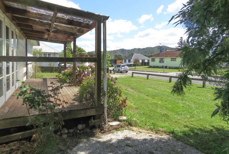 3 Plaskett Street Reefton_14