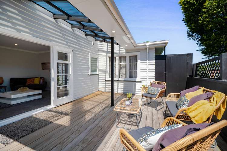 226 Tukapa Street Westown_11