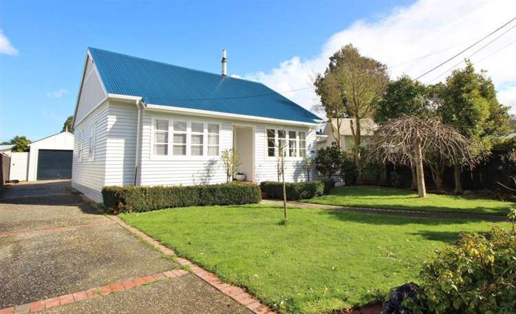 17 Hardie Grove Featherston_13