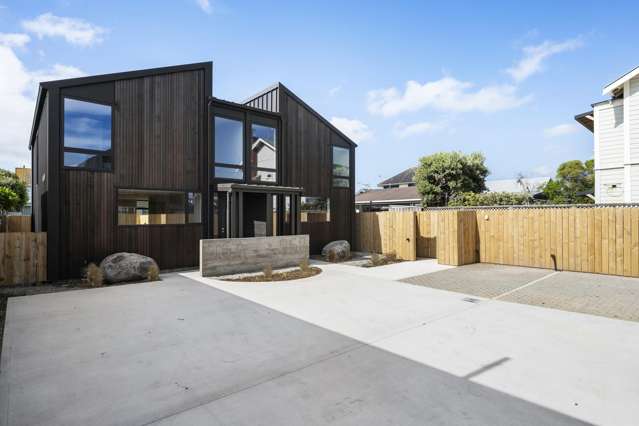 BRAND NEW IN LYALL BAY (FREEHOLD)