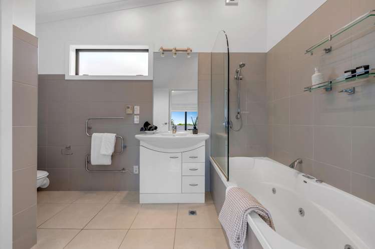 2/32 Gills Road Bucklands Beach_21