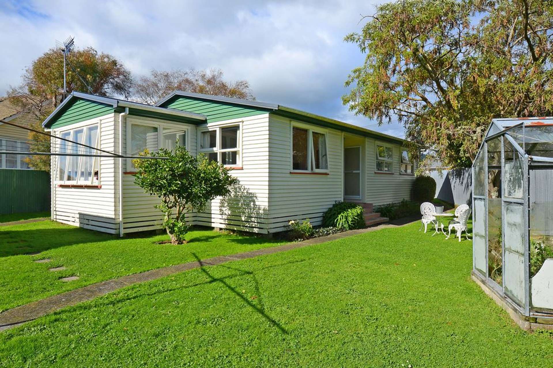 6 Hikurangi Street Trentham Upper Hutt City Houses for Sale One