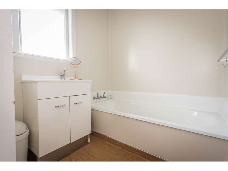 2a Kelkirk Street Kelston_13