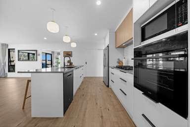 63 LEATHEM CRESCENT_3