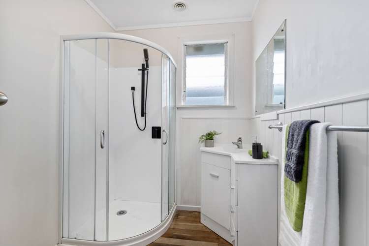 297 Dey Street Hamilton East_13