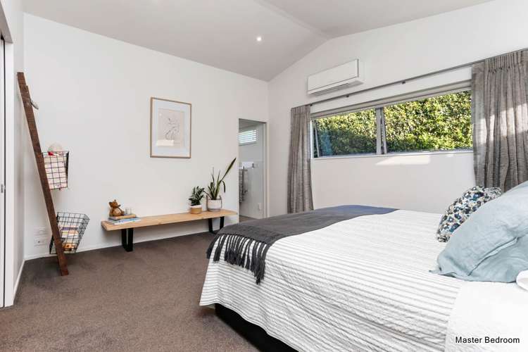 1 Charles Dickens Drive Mellons Bay_15