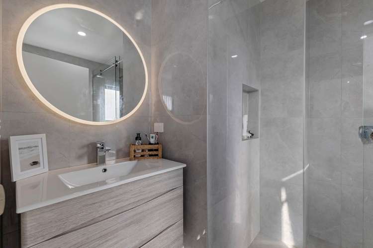 255B Hill Road The Gardens_13