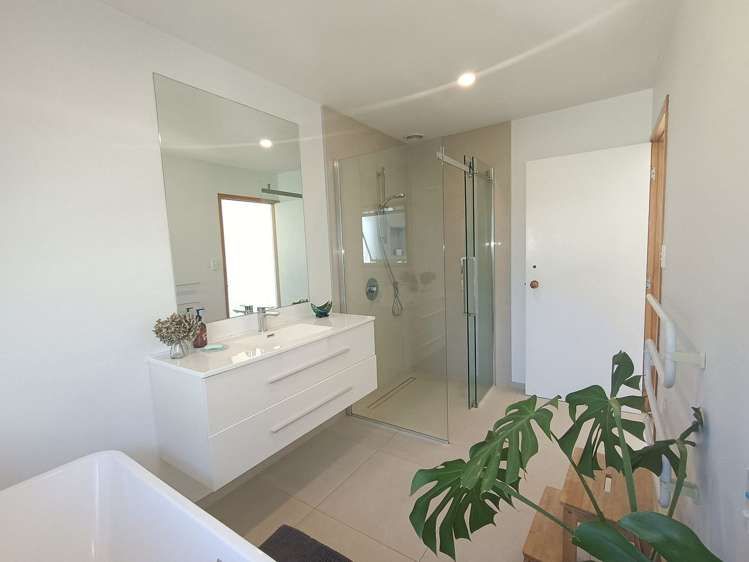 16a Russell Drive Oakura_8