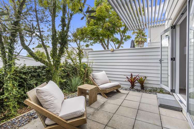 20/40 Scarlet Oak Drive Schnapper Rock_7