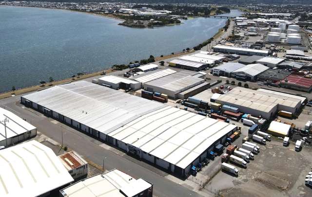 Warehouse & office with harbour outlook