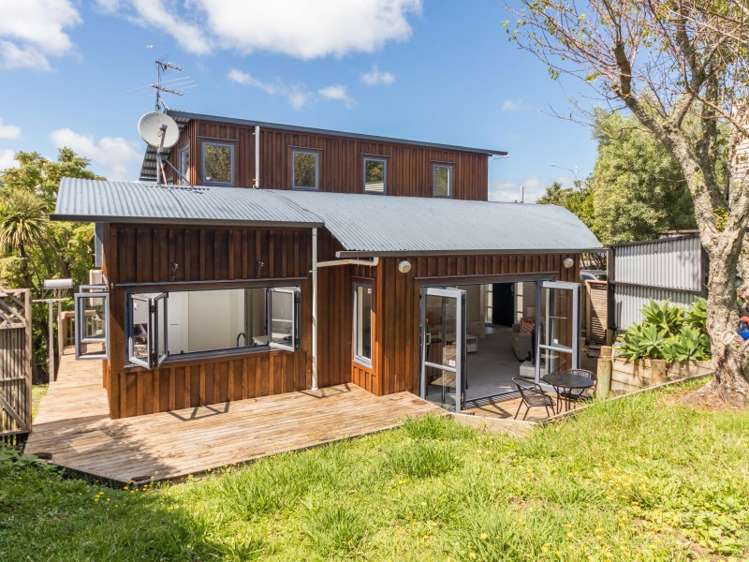 2/607 Glenfield Road Totara Vale_18