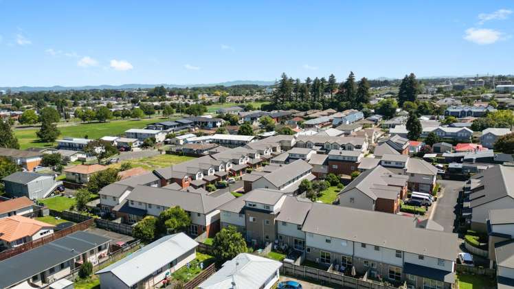 29 Chiefs Court Hamilton East_23