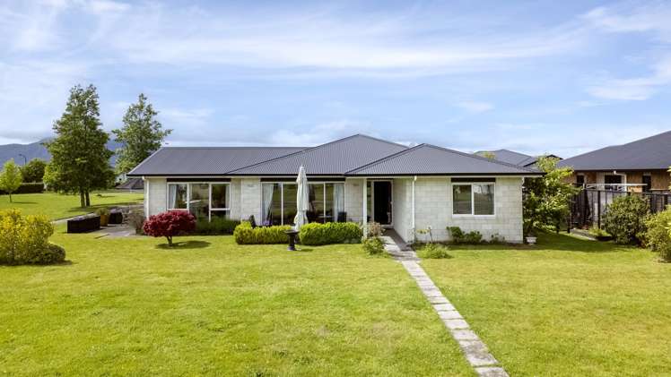 11 Maison Way Rangatira Park_21