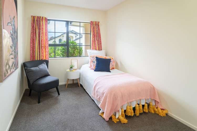 35 Ring Lane Paparangi_15