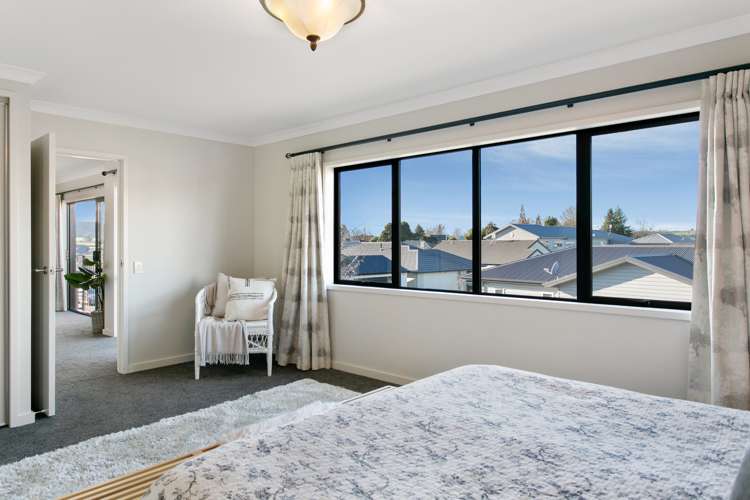 8 Chateau Crescent Rangatira Park_13