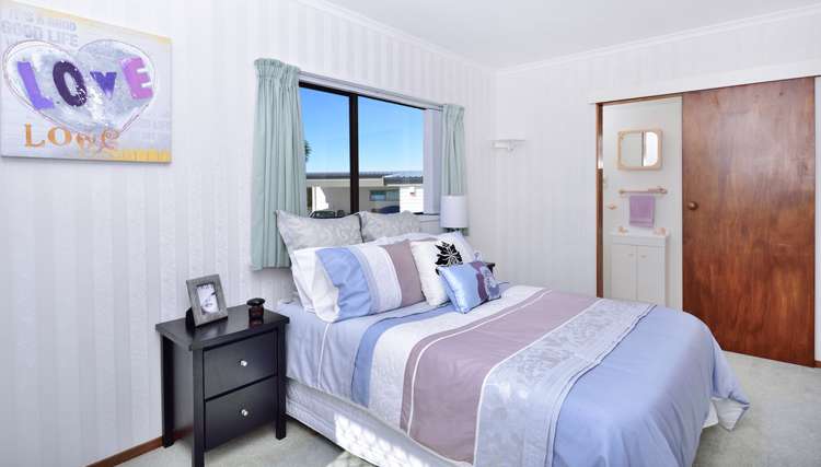 27a Roberts Road Matakatia_13