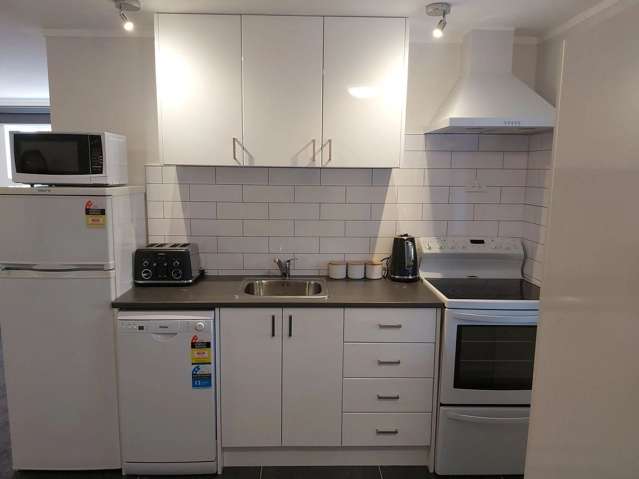 Tidy studio unit in good location