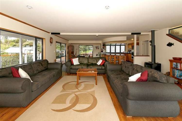 3264 Queen Charlotte Drive Picton_2