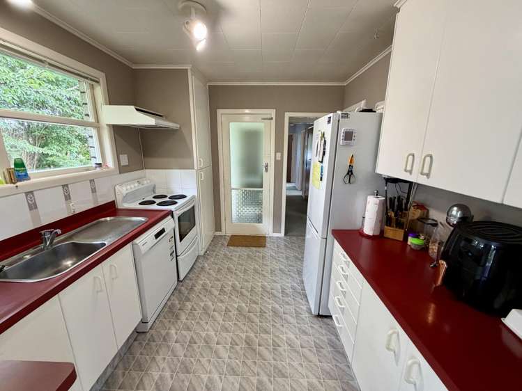 217 West Parkdale Street Tokoroa_12