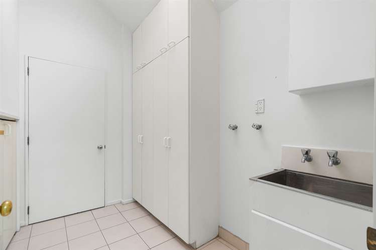 1/8 Cottesmore Close Burnside_15