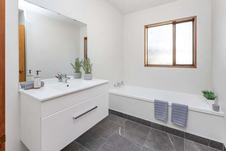 176 Rocking Horse Road Southshore_11