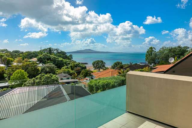 2/72 Beach Road Castor Bay_4