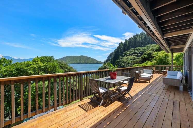 Burneys Beach Arapaoa Island_23