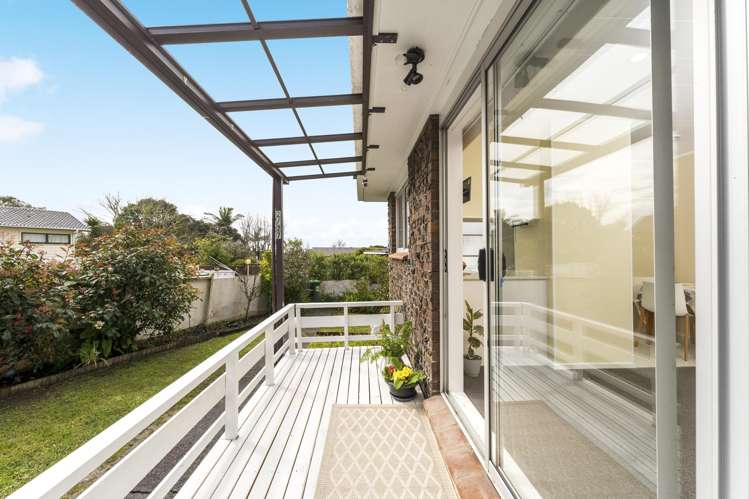 2/27 Spence Road Henderson_17