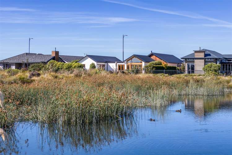 127 Southfield Drive Lincoln_17