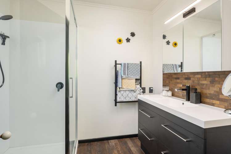 8 and 8a Angle Street Picton_13