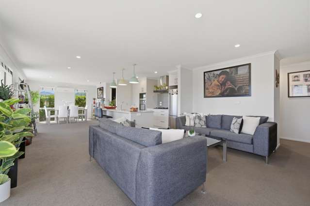 208 Ballintoy Park Drive Welcome Bay_3
