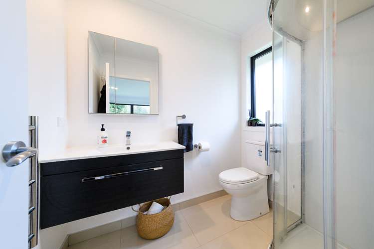 33 Galea Grove Kelvin Grove_13