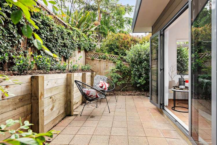 2/7 Jutland Street Mairangi Bay_7