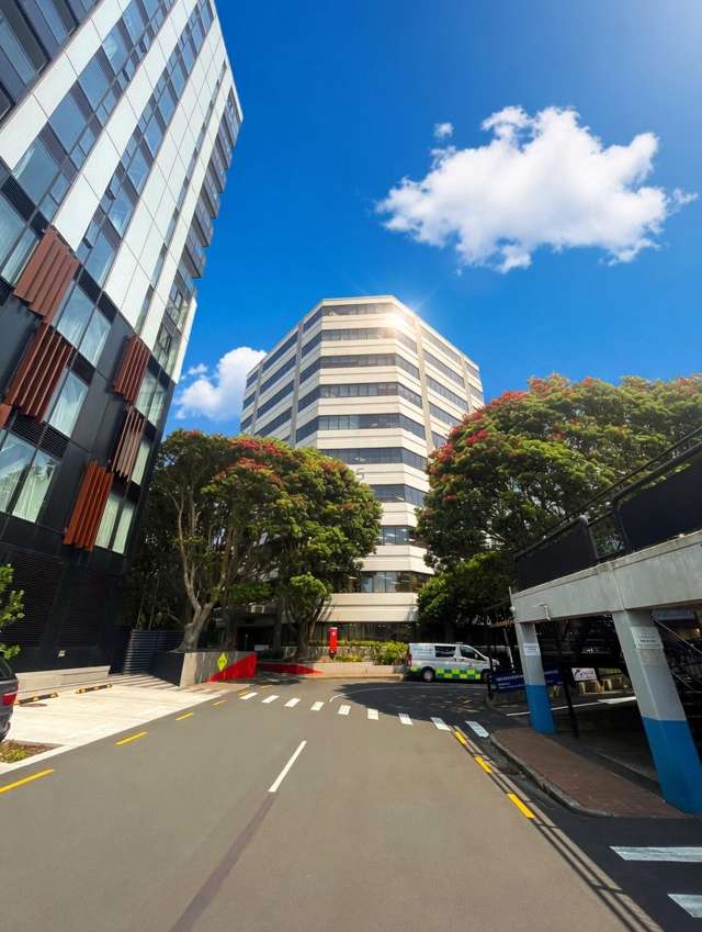 Full floor, premium fit out, panoramic views