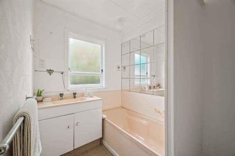 2 Holden Avenue Holdens Bay_9