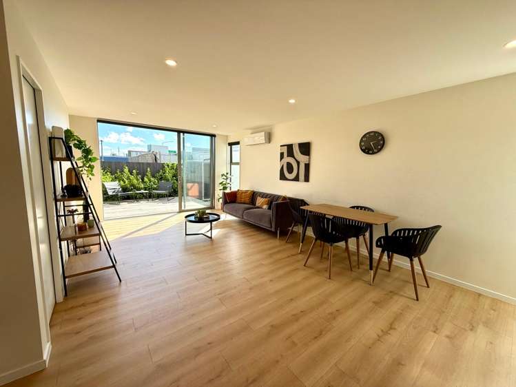  2/6 Manning Place Woolston_5