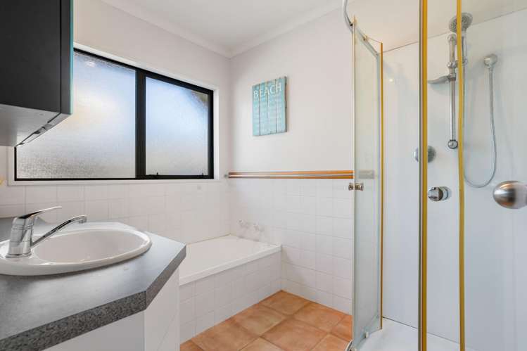 2 Lake Court Pauanui_21