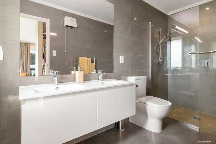 18 Lawrence Carter Drive Bombay_12