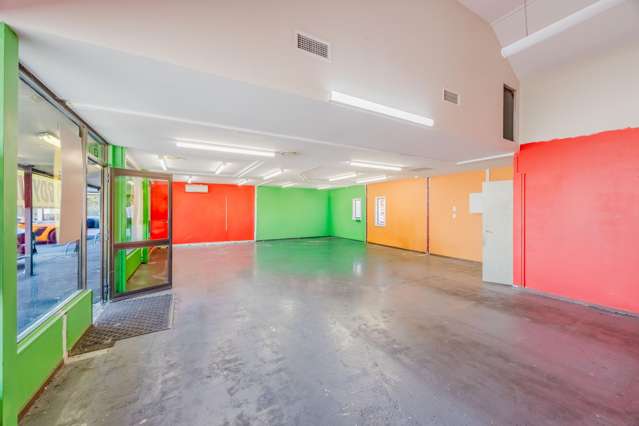 Flexible retail or office space