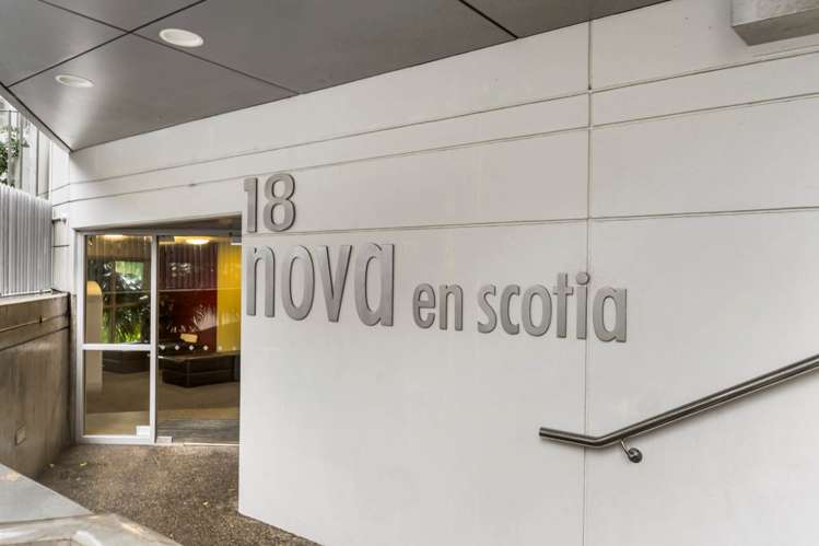 7c/18 Scotia Place City Centre_13