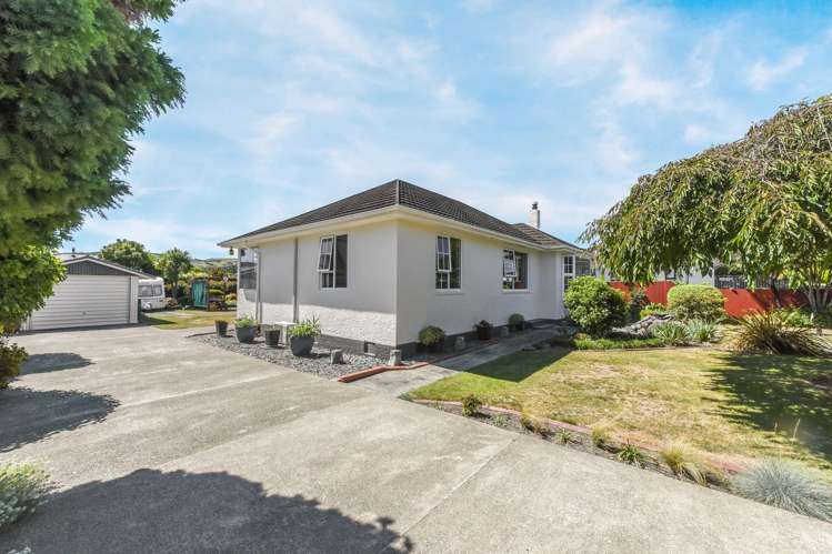 13 Newall Avenue Stoke_8