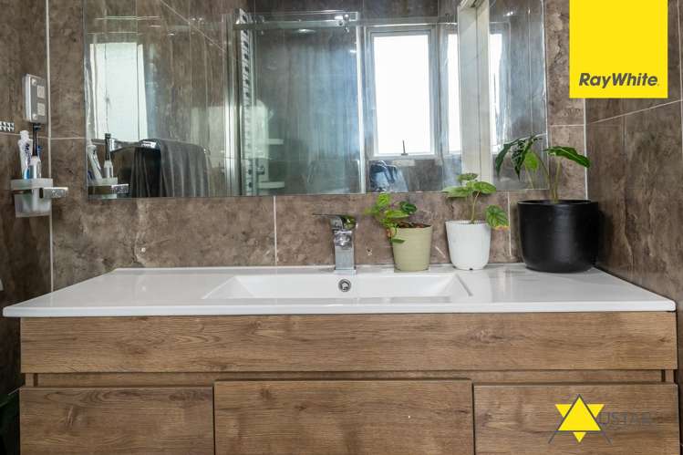 61a Cobham Crescent Kelston_12