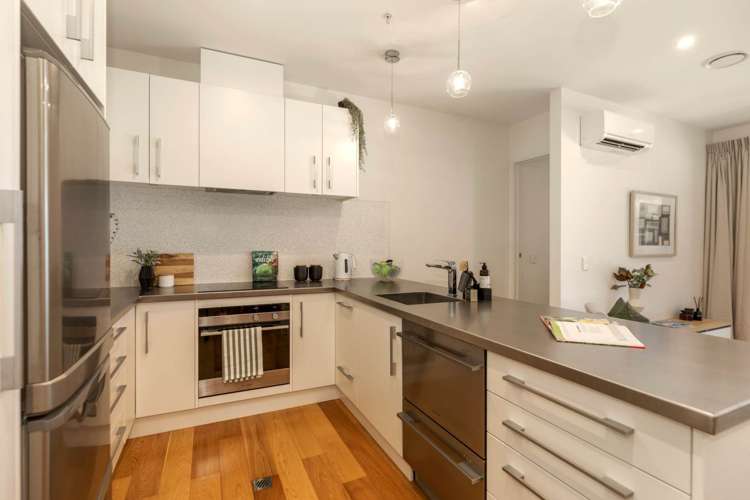 06/54g Surrey Crescent Grey Lynn_3