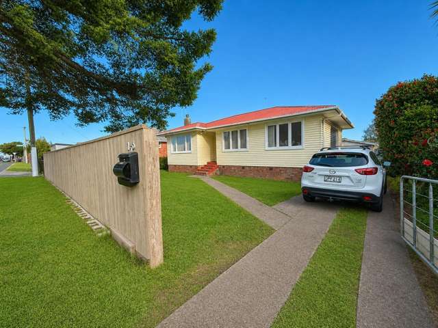 Family Home with Large Backyard & Garage in Prime Manurewa Location