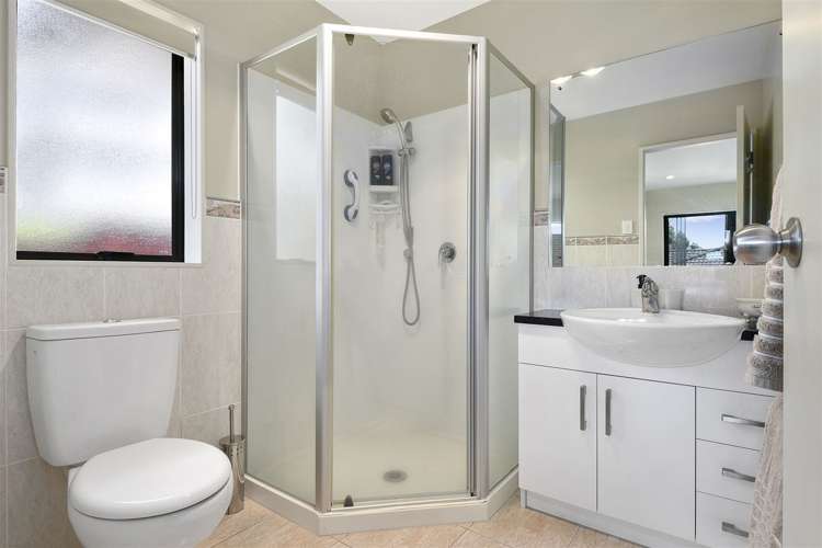 16 Leafield Crescent Henderson_20