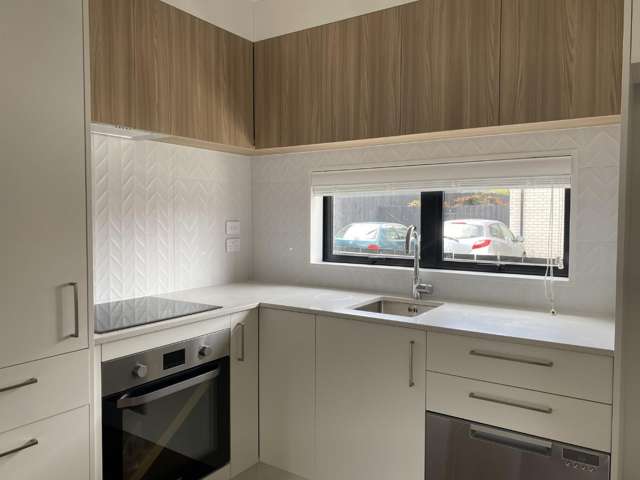 2/2 Sturges Avenue 10057_1