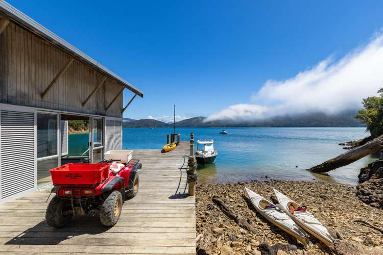 - Bay of Many Coves Queen Charlotte Sound_27